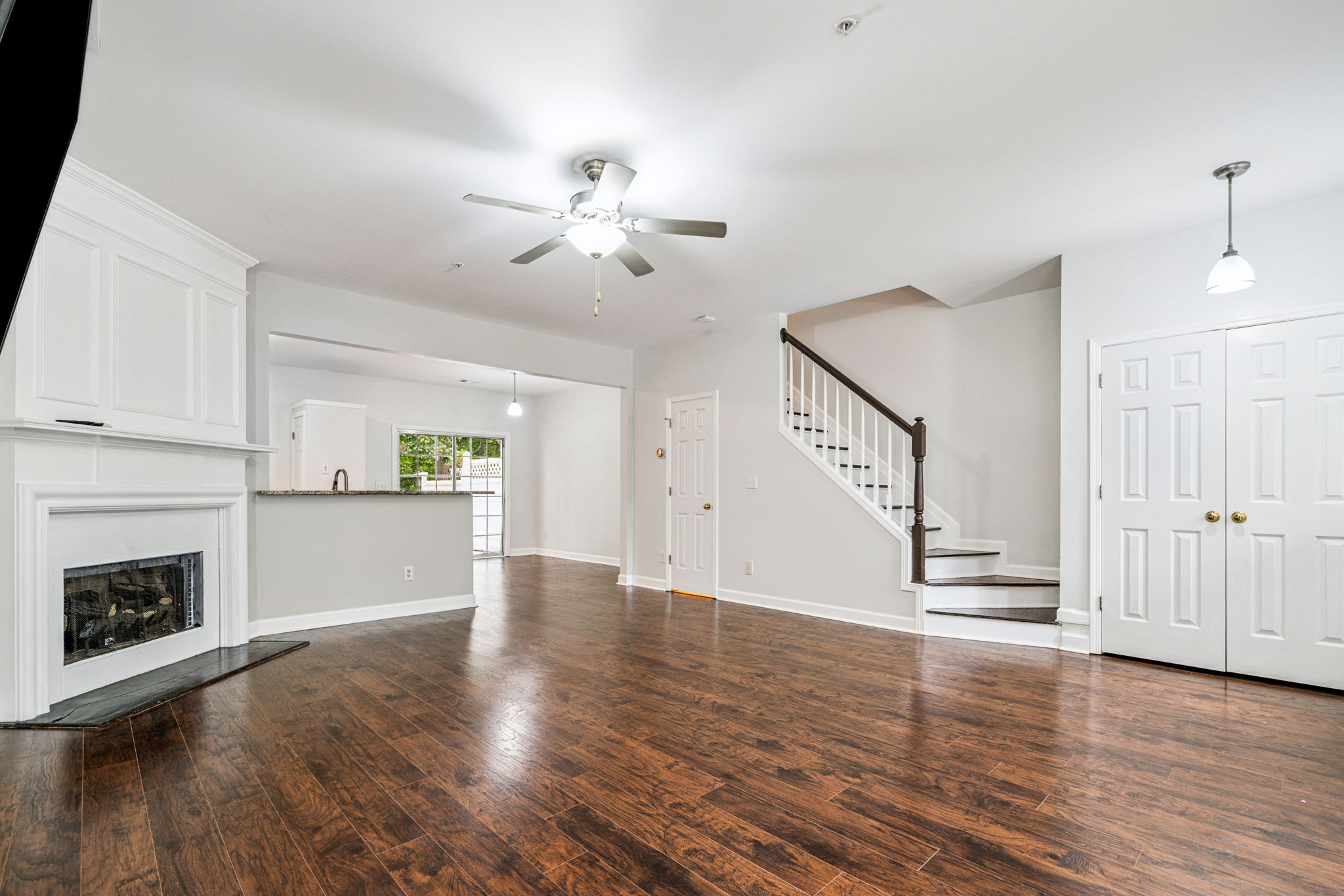 Living Room & Dining Area