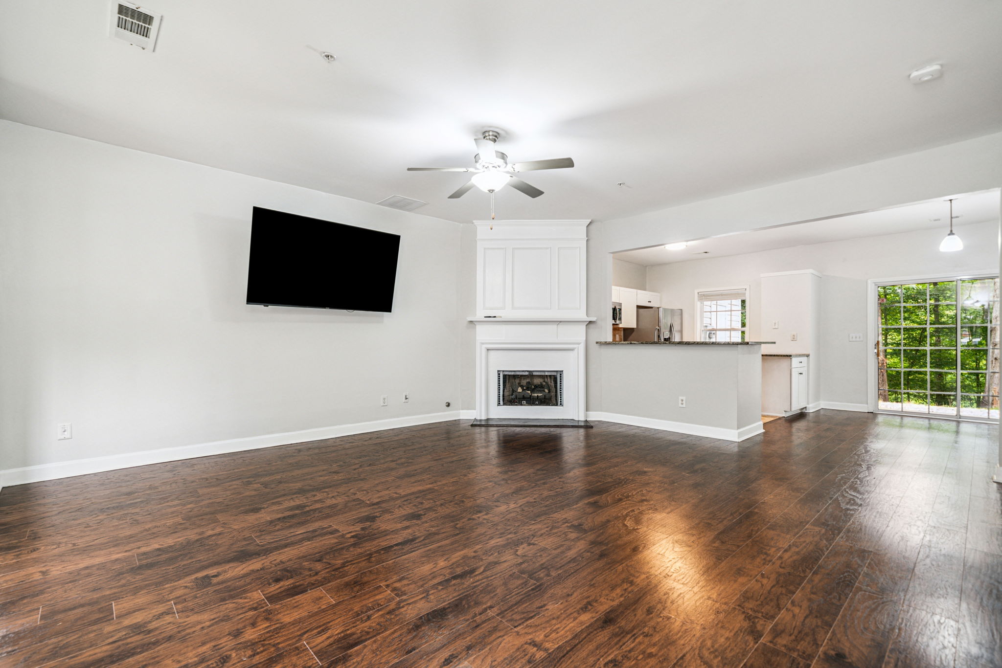 Living Room & Dining Area