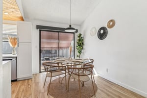 Lakeshore Dr-L0210-008.jpg