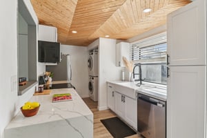 Lakeshore Dr-L0210-011.jpg