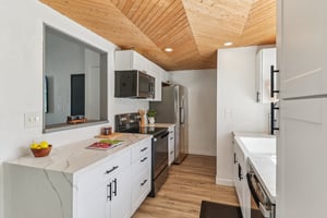 Lakeshore Dr-L0210-012.jpg