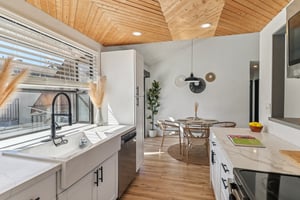 Lakeshore Dr-L0210-014.jpg