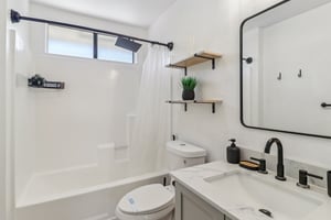 Lakeshore Dr-L0210-015.jpg
