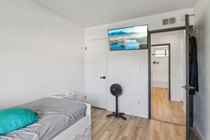 Lakeshore Dr-L0210-017.jpg