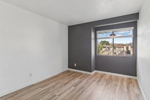 Lakeshore Dr-L0210-018.jpg