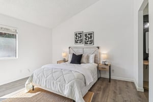 Lakeshore Dr-L0210-020.jpg