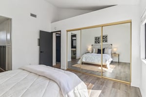 Lakeshore Dr-L0210-021.jpg
