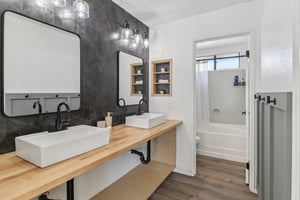 Lakeshore Dr-L0210-023.jpg