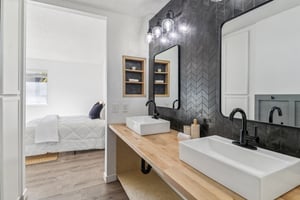 Lakeshore Dr-L0210-025.jpg