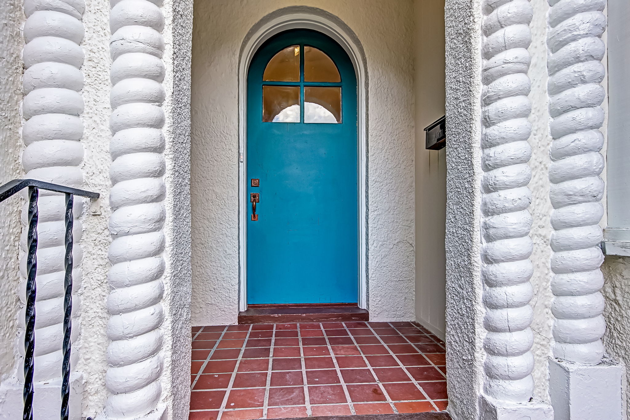 Front Porch/Entrance