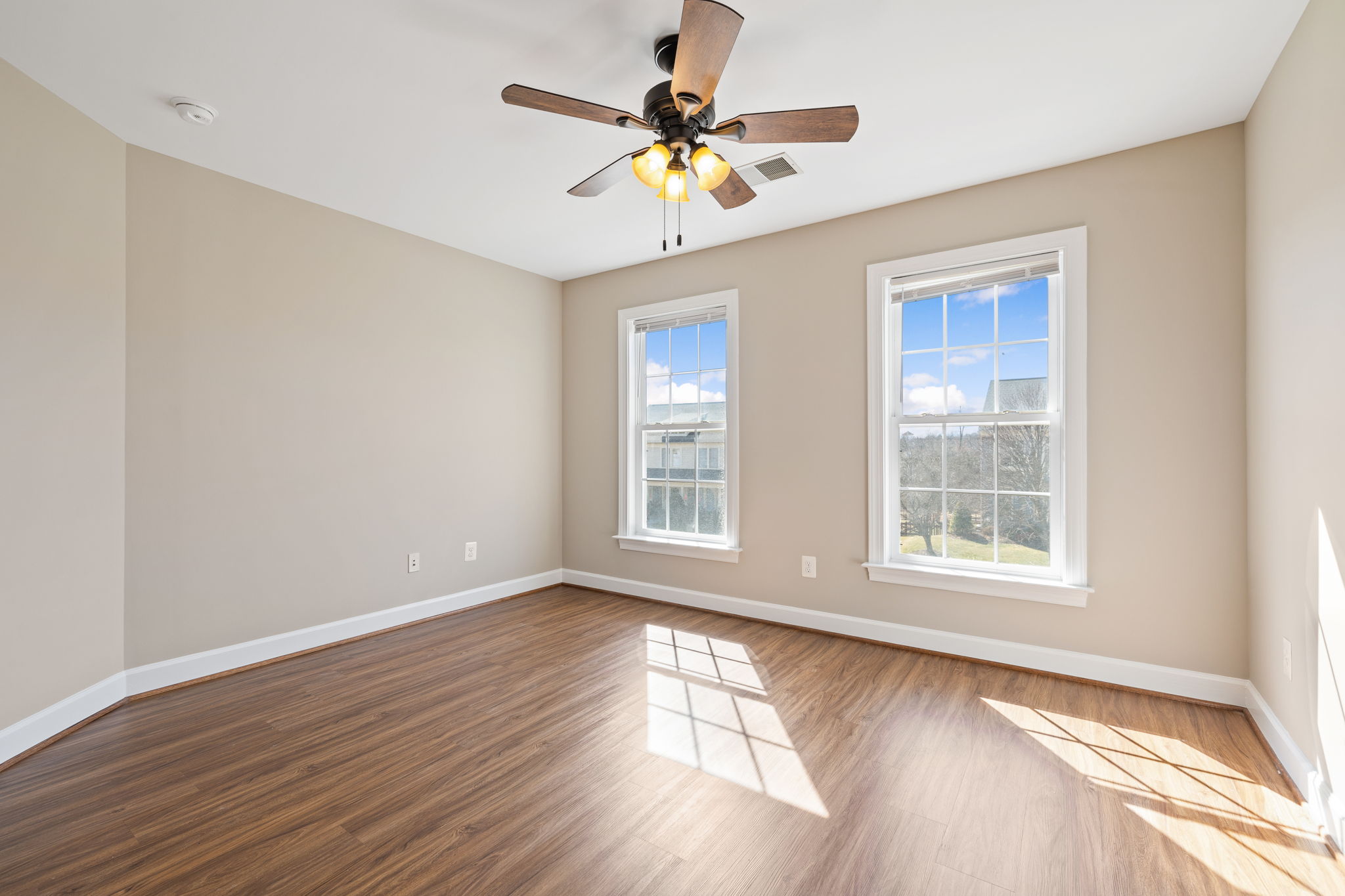  Photo 32