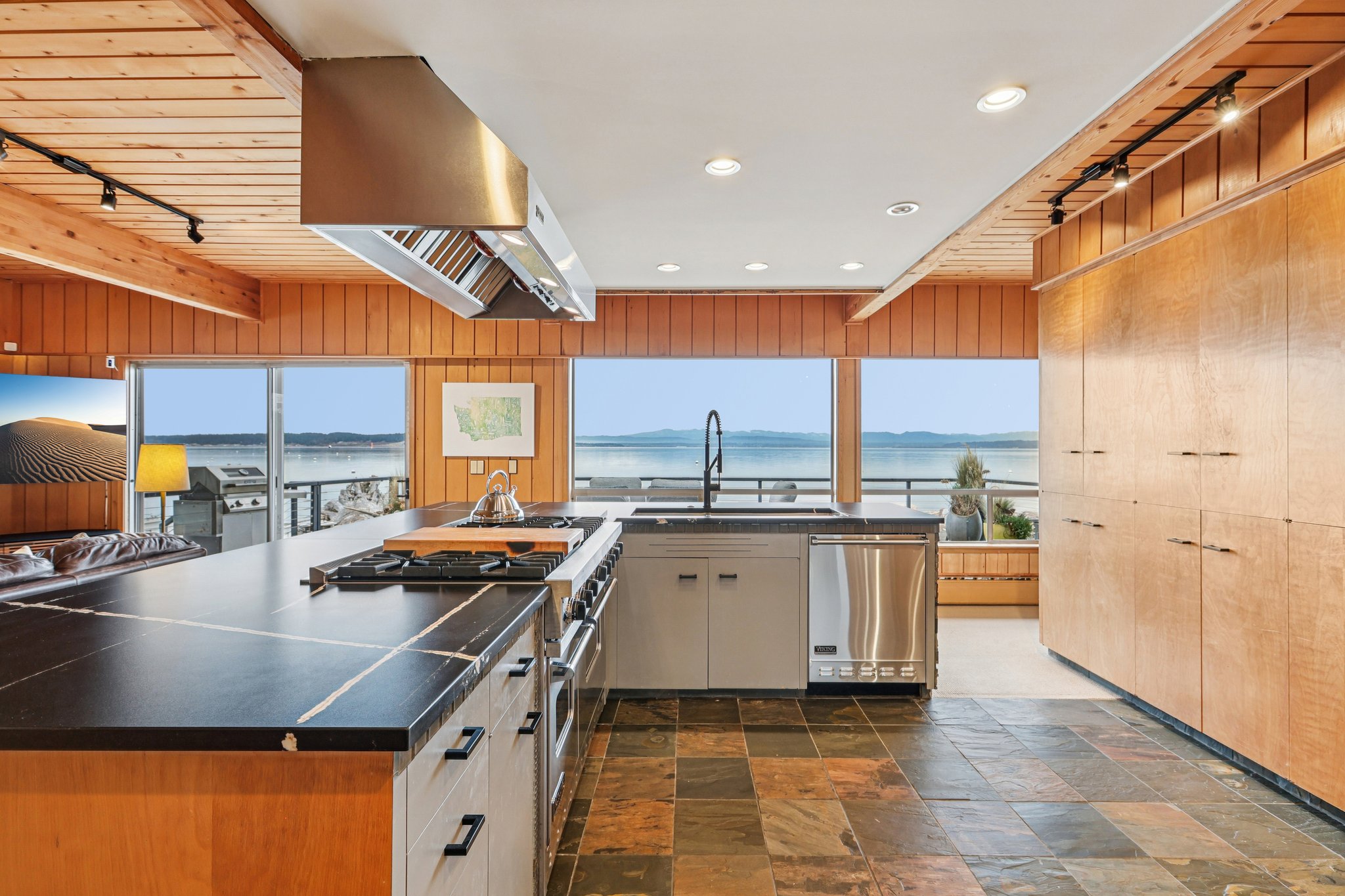 Beach Dr-S2701-033.jpg