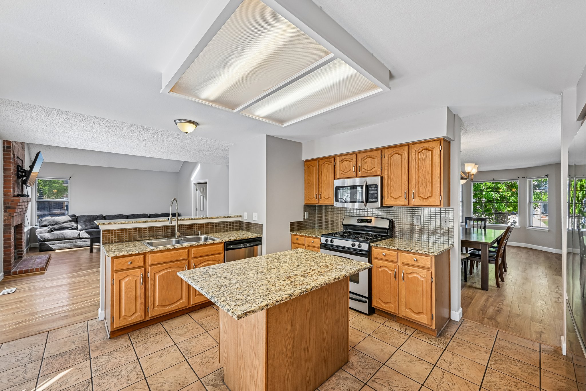 W 133rd Cir-S1005-018.jpg