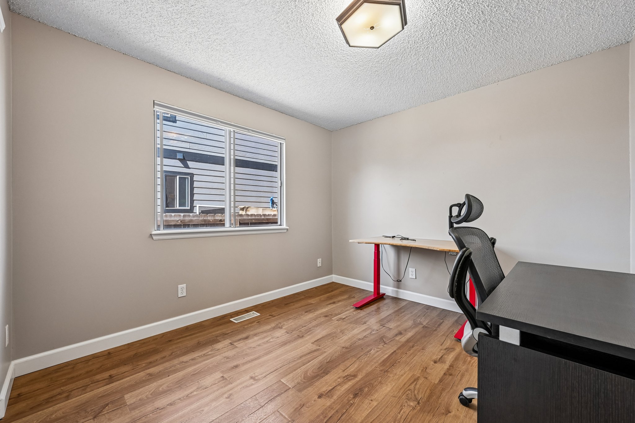 W 133rd Cir-S1005-027.jpg