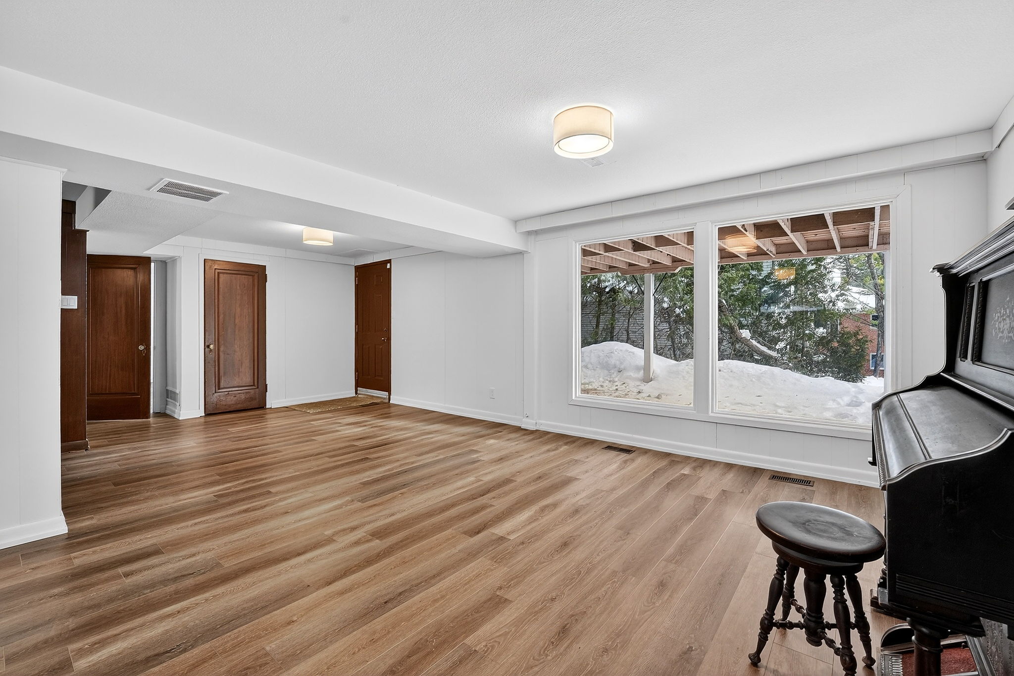 Virtually stage - remove piano and chair