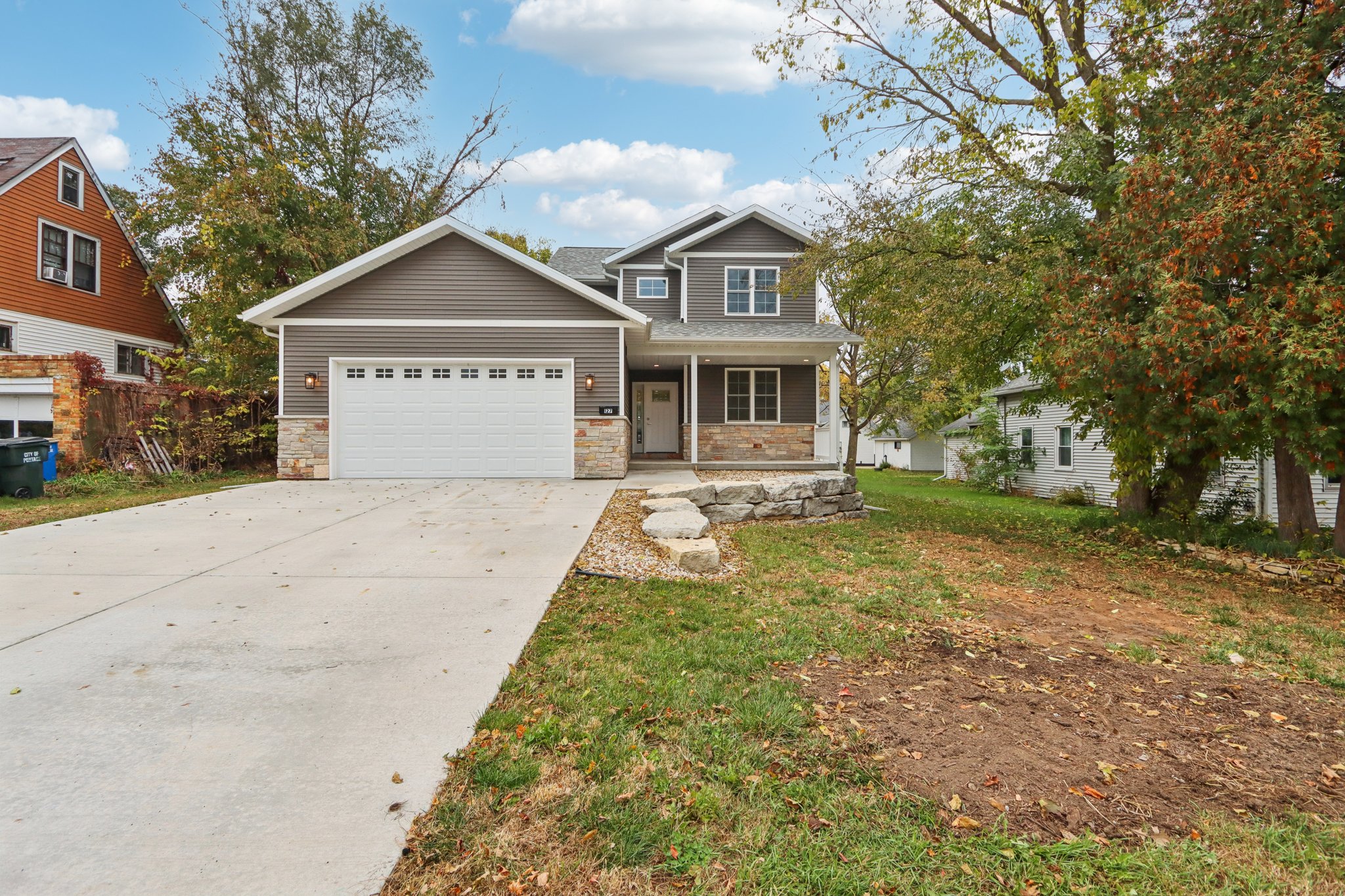 E Franklin St-S0111-002.jpg