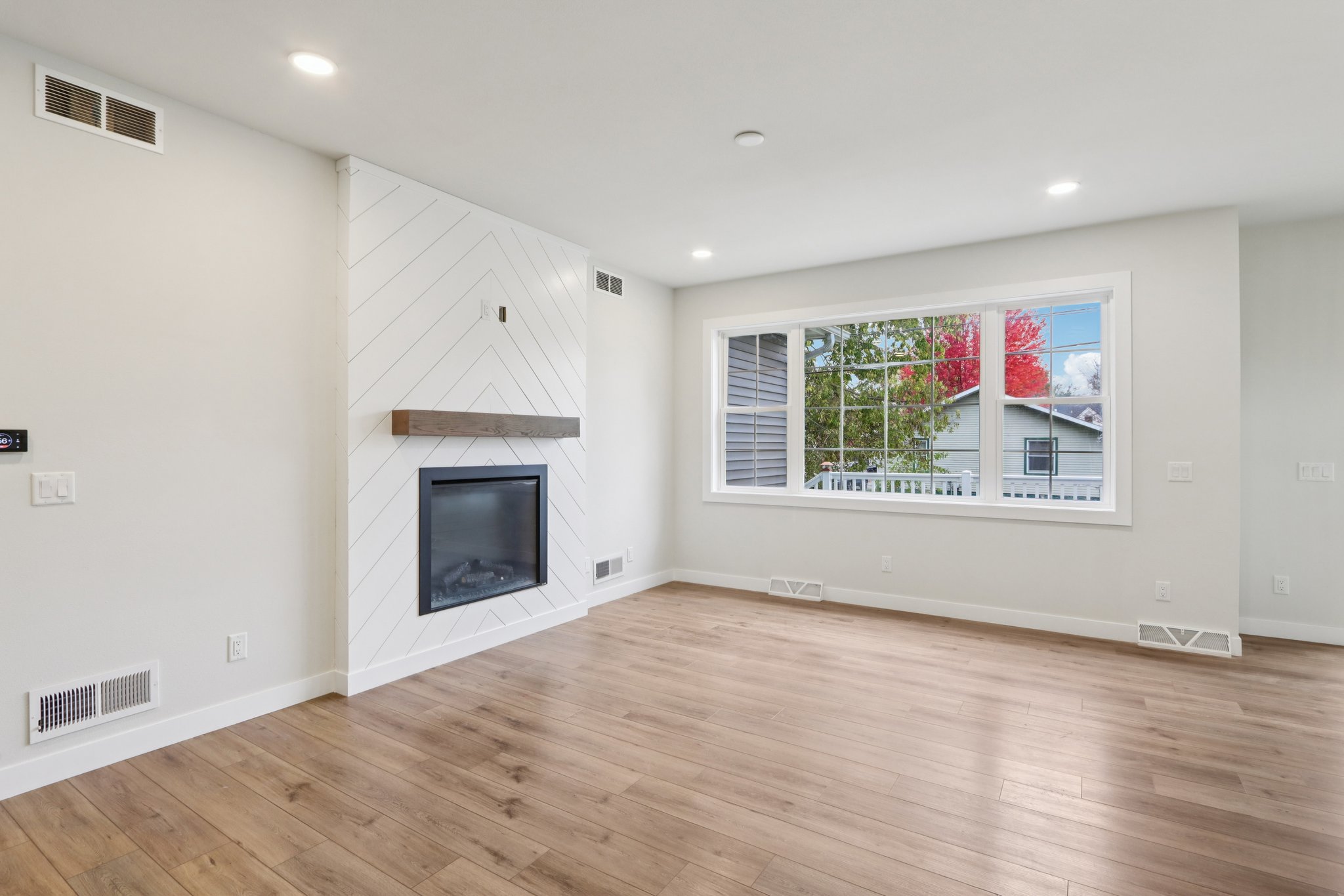 E Franklin St-S0111-007.jpg