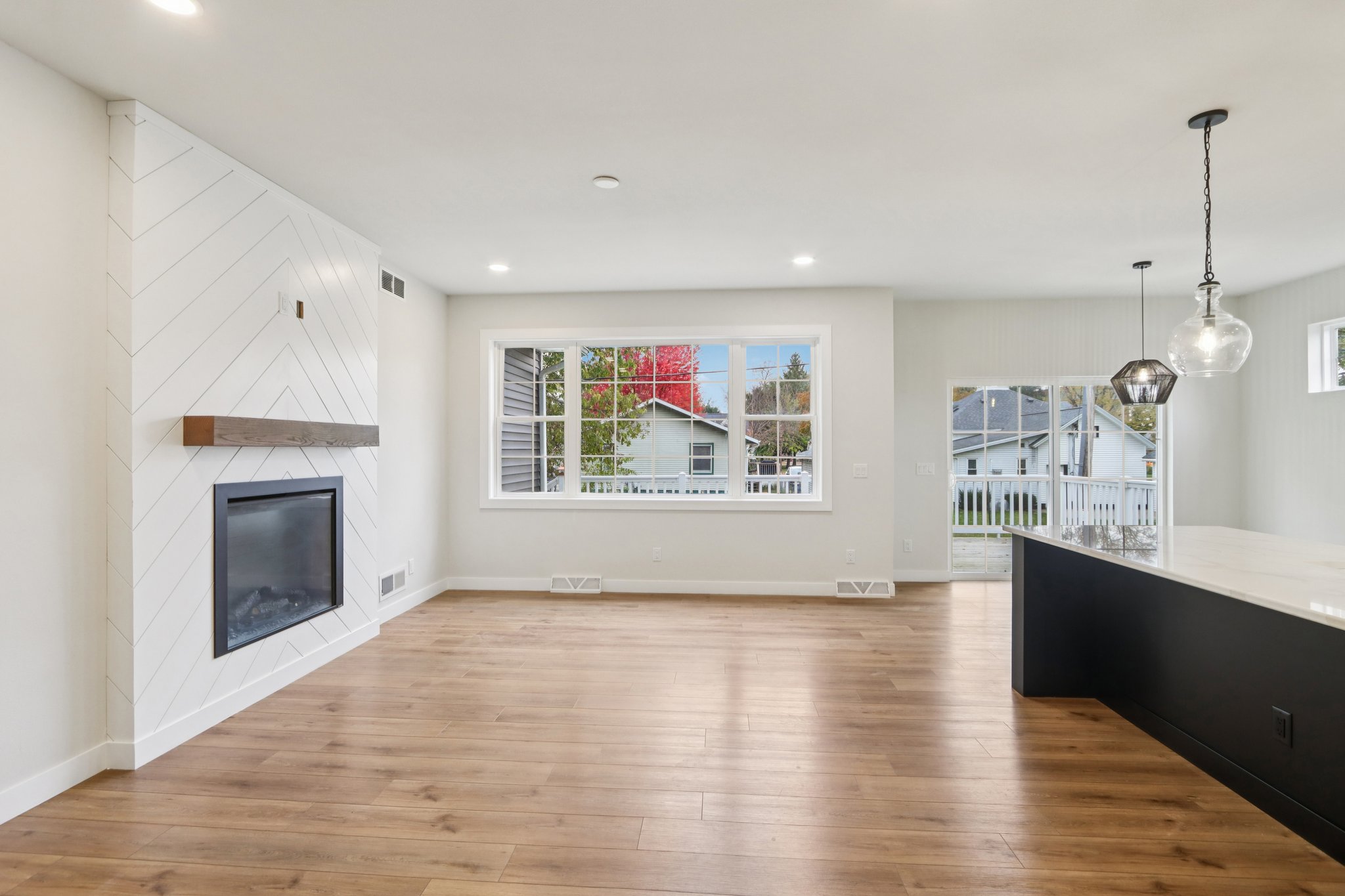 E Franklin St-S0111-008.jpg