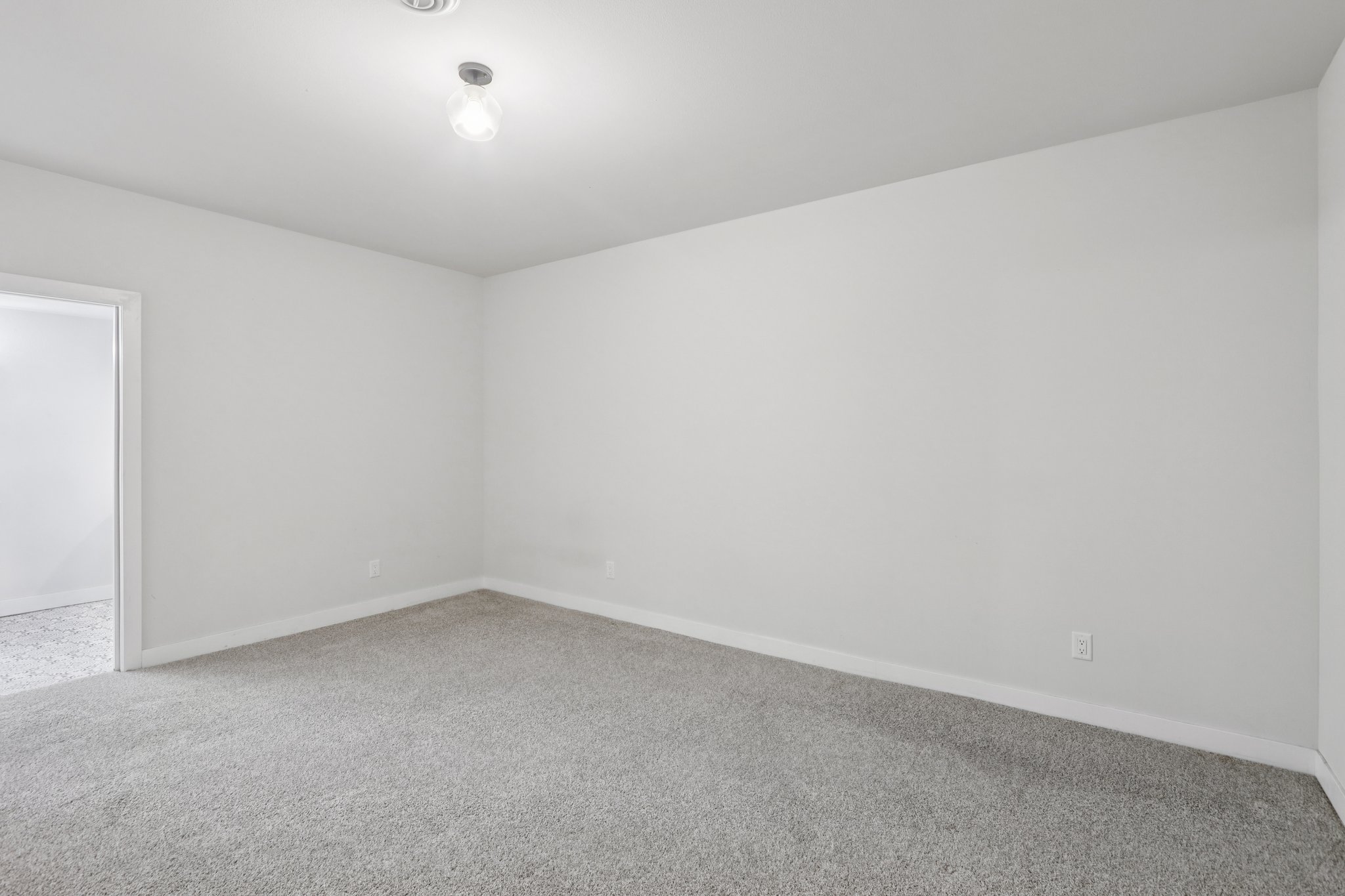 E Franklin St-S0111-034.jpg