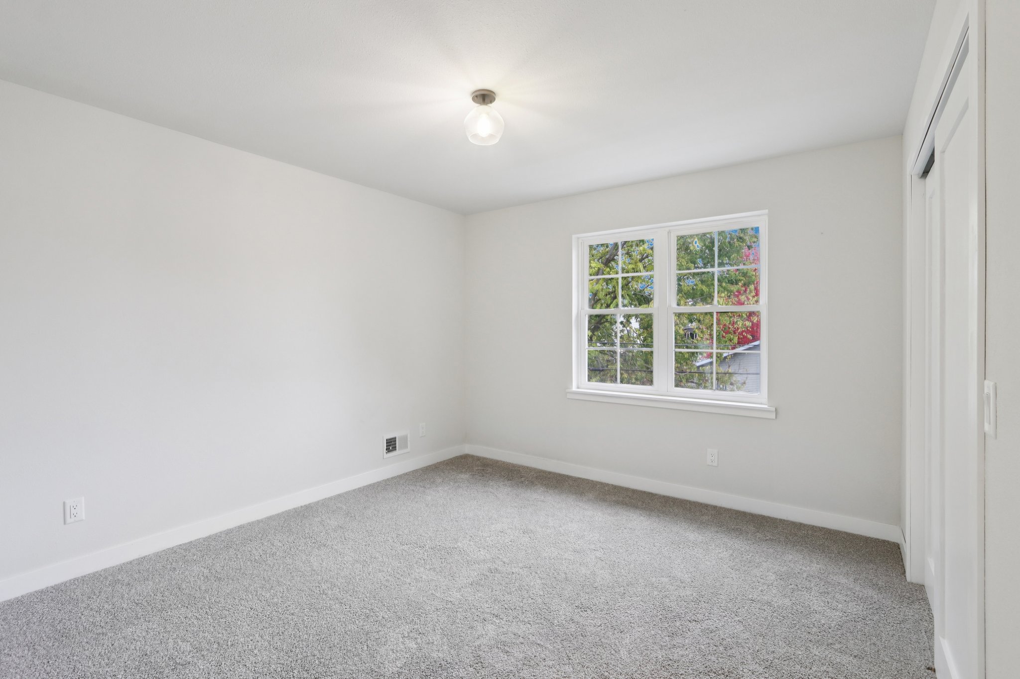 E Franklin St-S0111-036.jpg