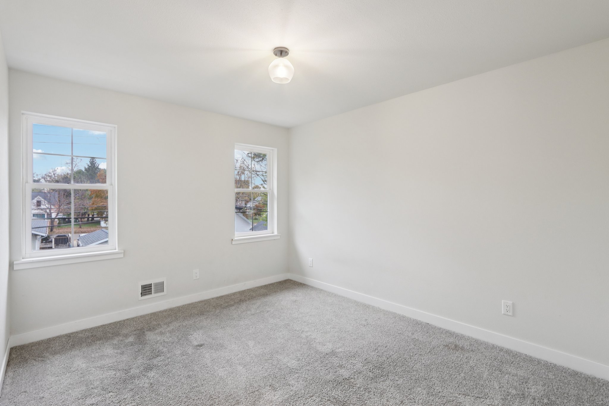 E Franklin St-S0111-039.jpg