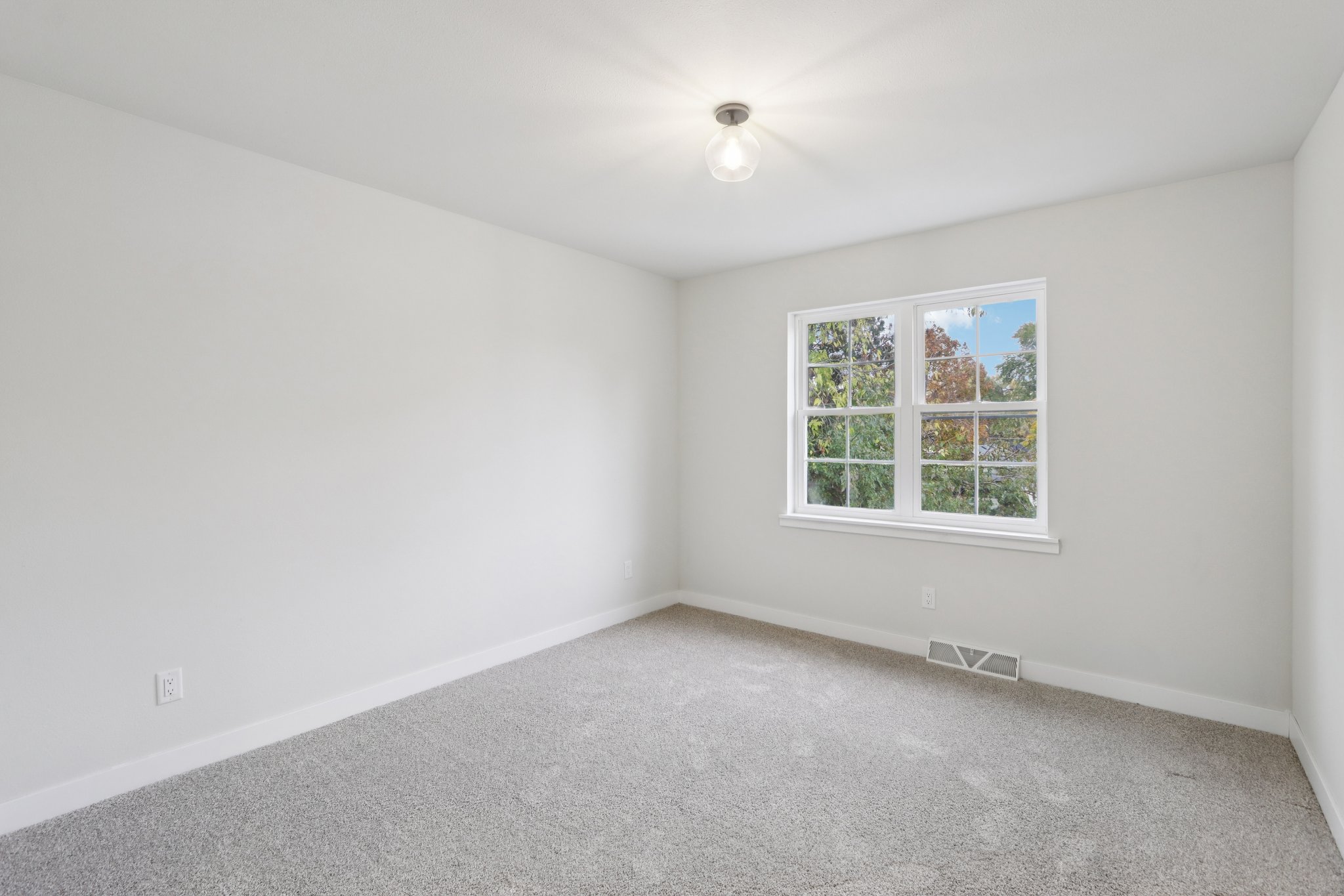 E Franklin St-S0111-043.jpg