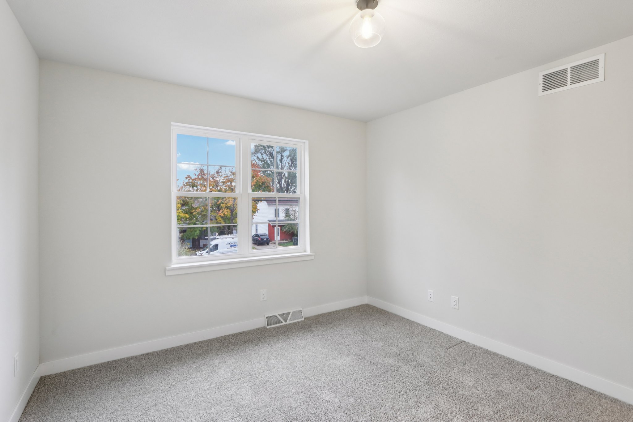 E Franklin St-S0111-044.jpg