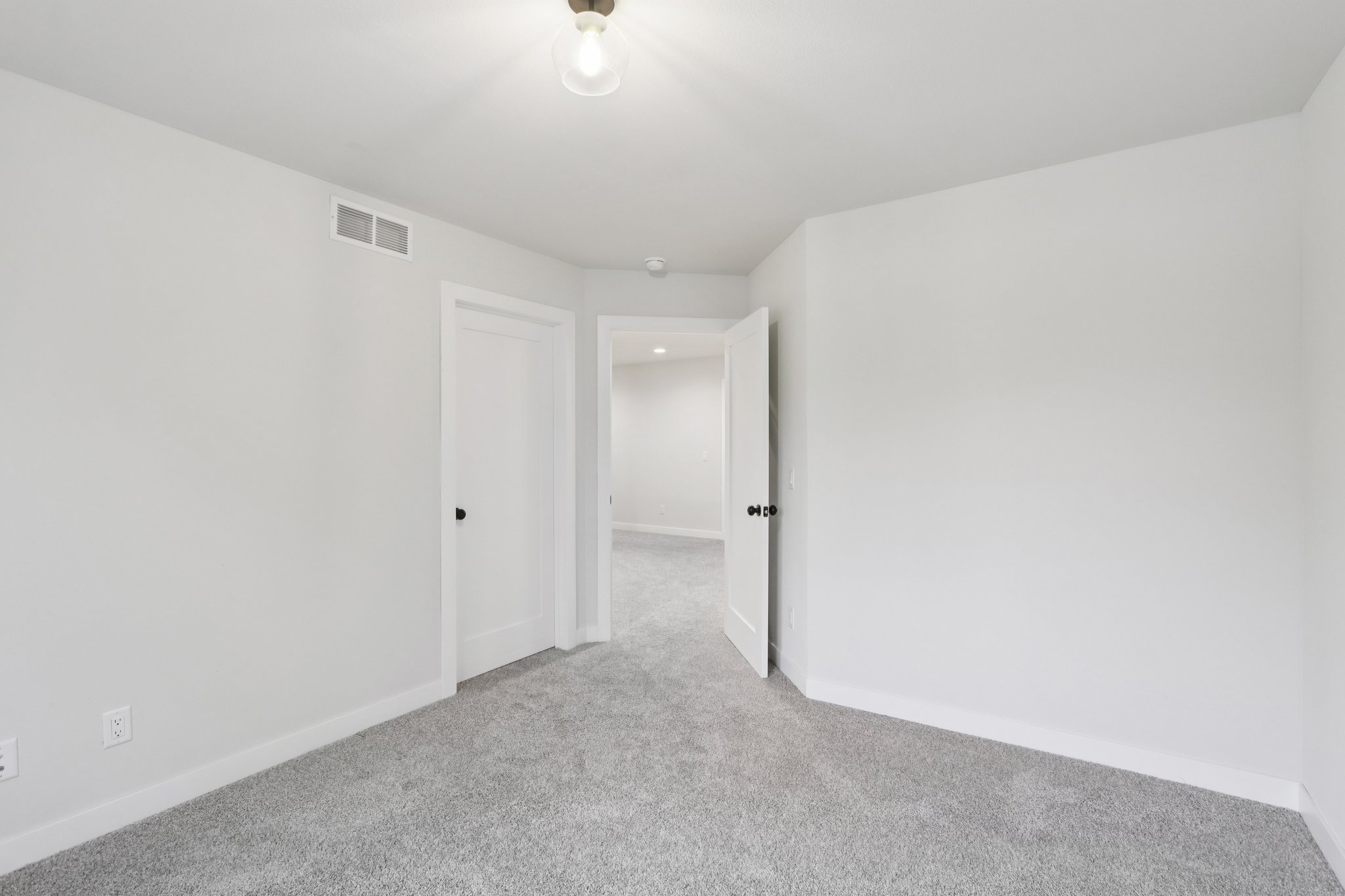 E Franklin St-S0111-046.jpg