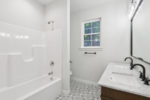 E Franklin St-S0111-023.jpg