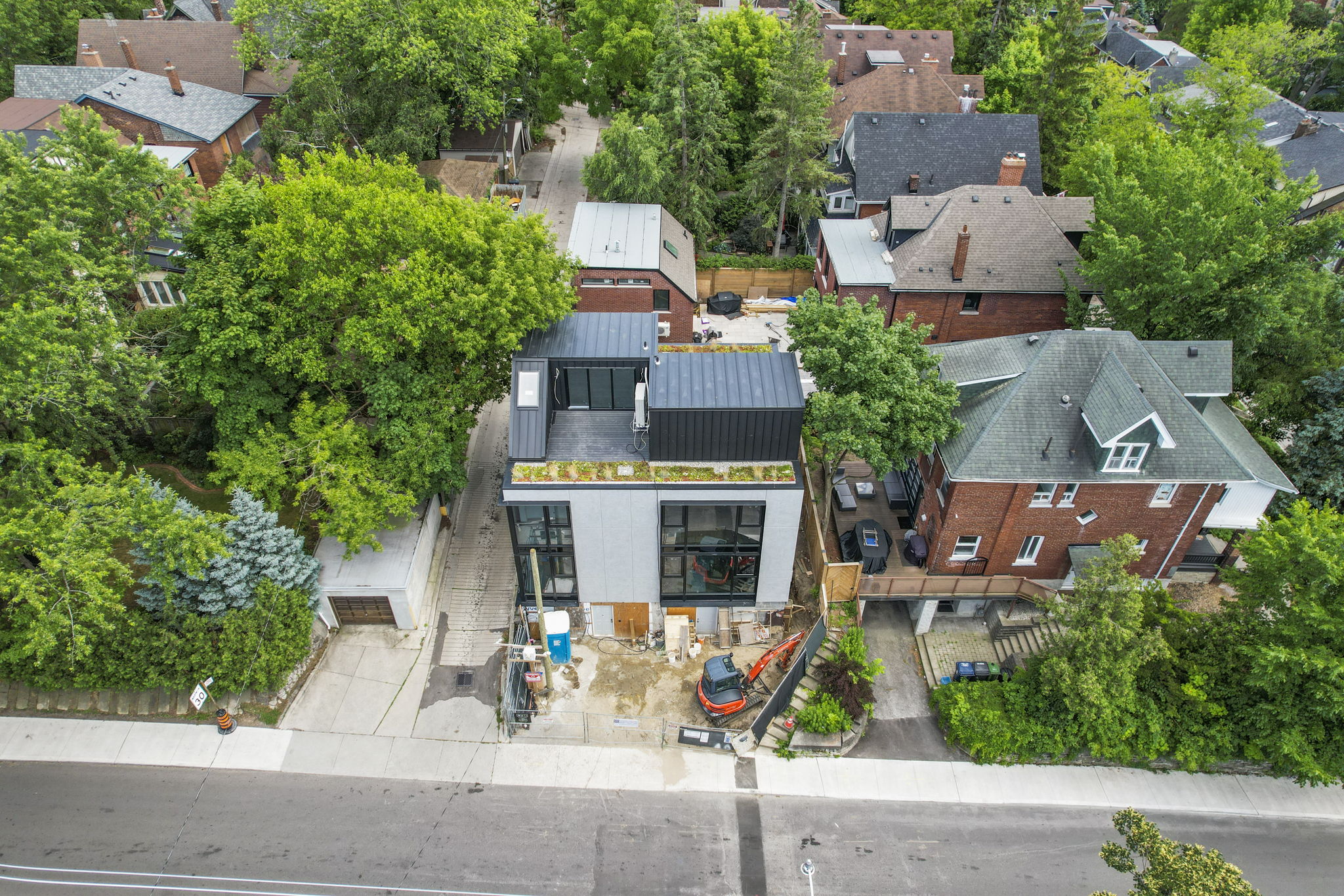 127 Glenlake Ave Toronto, ON M6P 1E6