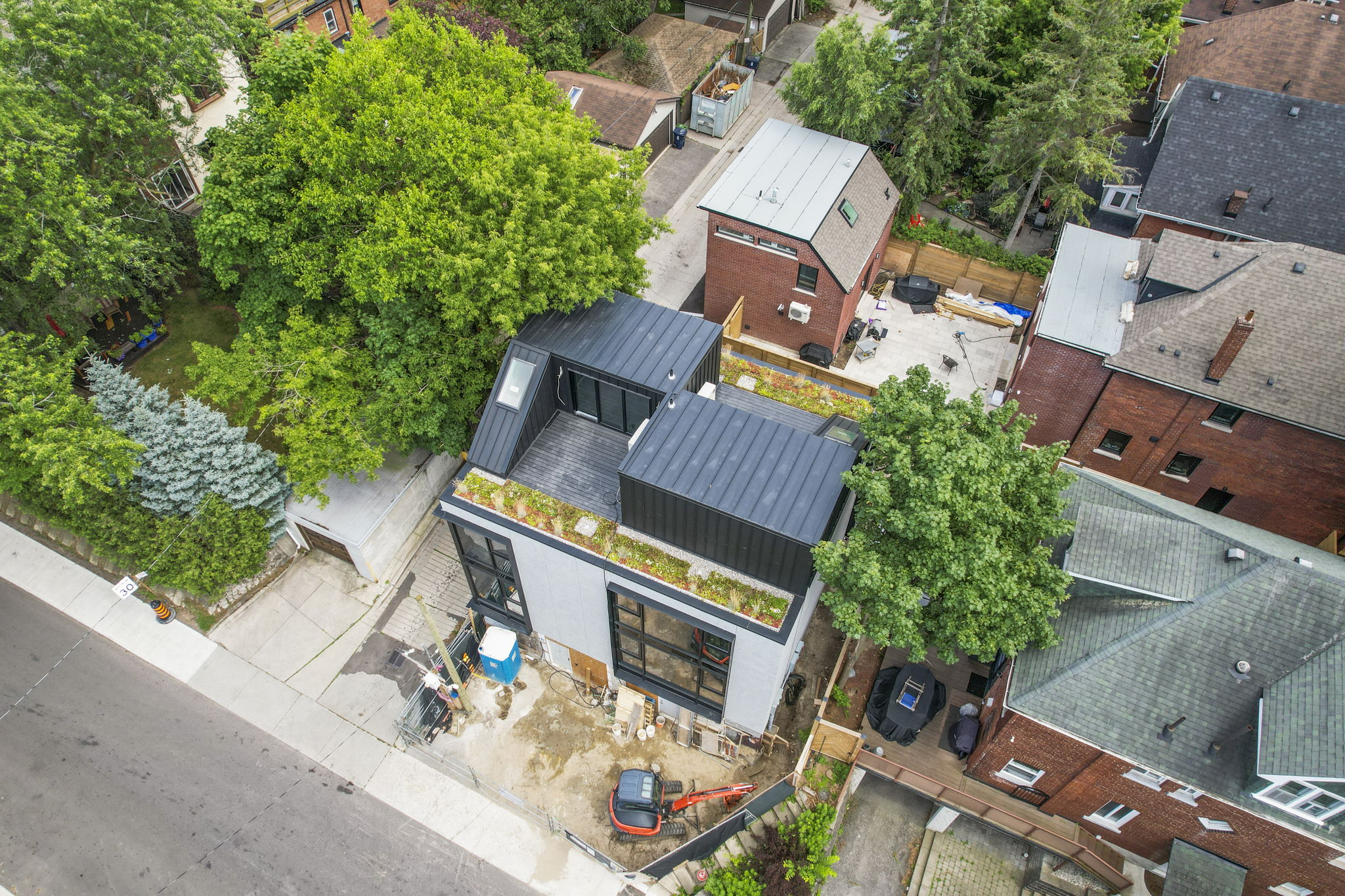 127 Glenlake Ave Toronto, ON M6P 1E6