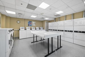 4th floor laundry