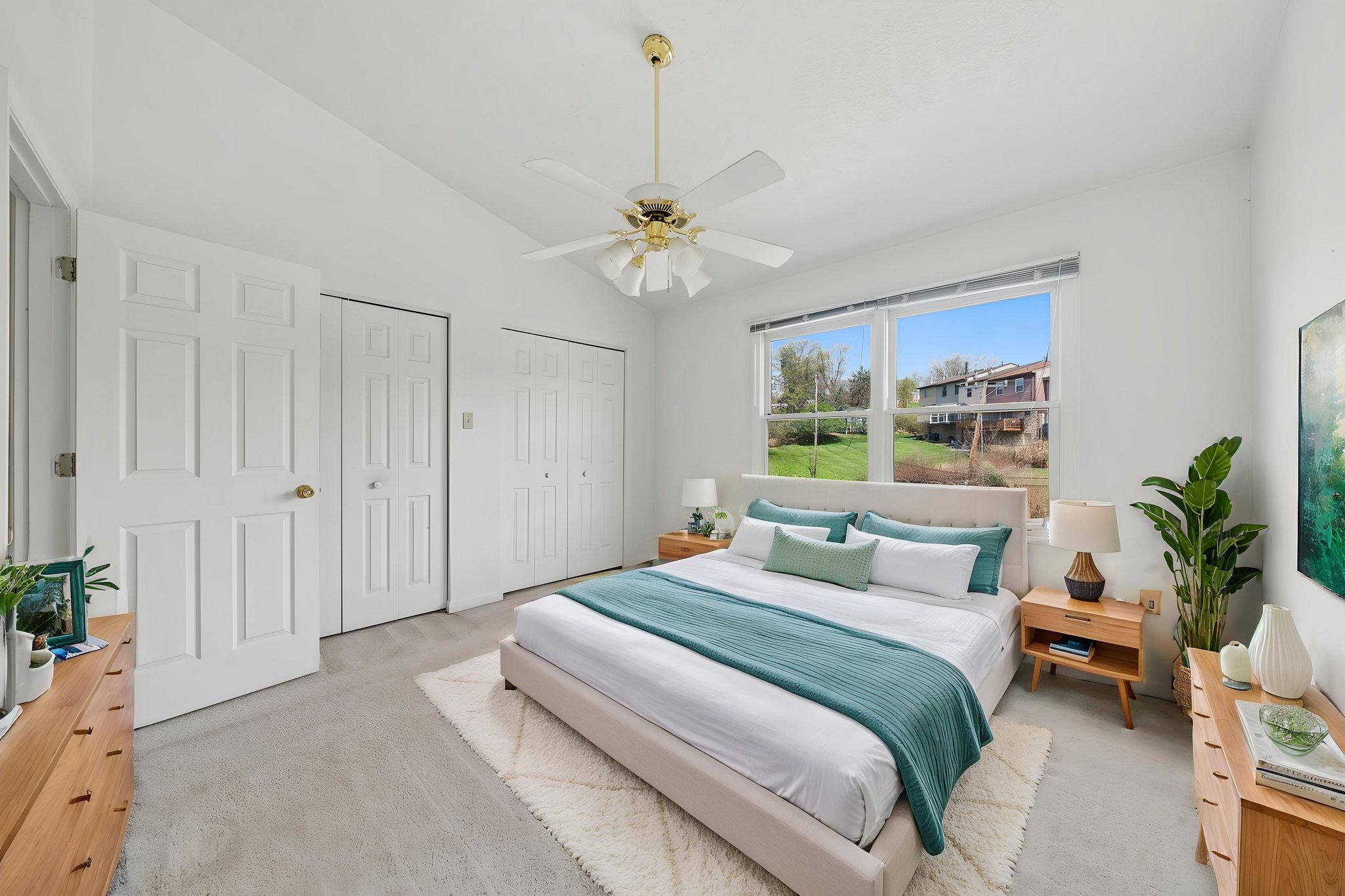 DSC00317 virtually staged.jpeg