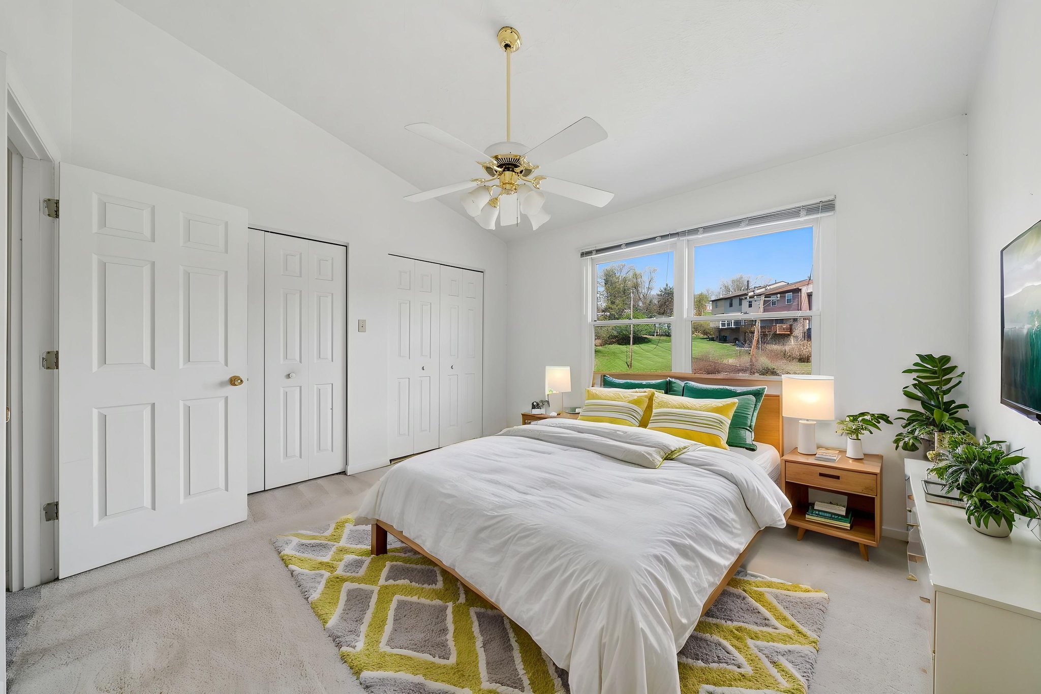 DSC00317 virtually staged.jpeg