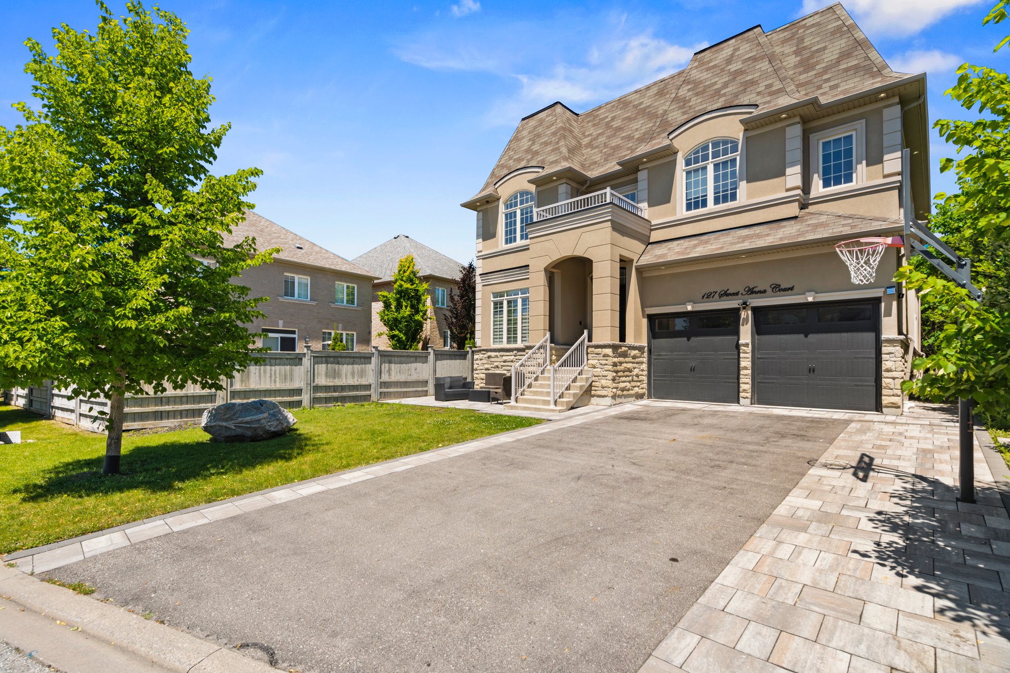 127 Sweet Anna Ct Vaughan, ON L6A 4E5