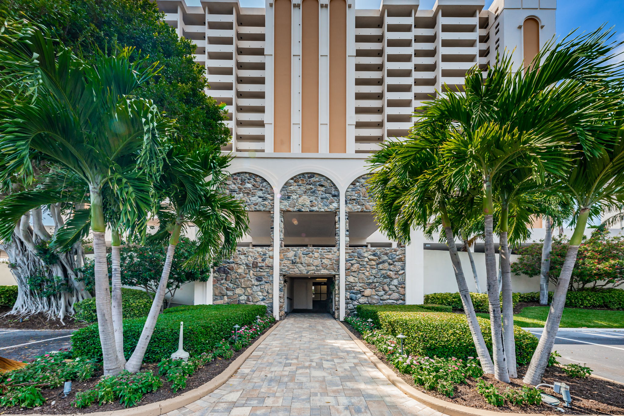 5a-First Floor Entry