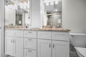 Primary Bathroom1e