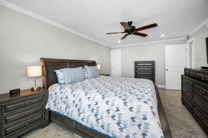 Primary Bedroom1e