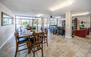 8c-Lobby
