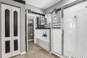 Colonnade Cir-S0306-019.jpg
