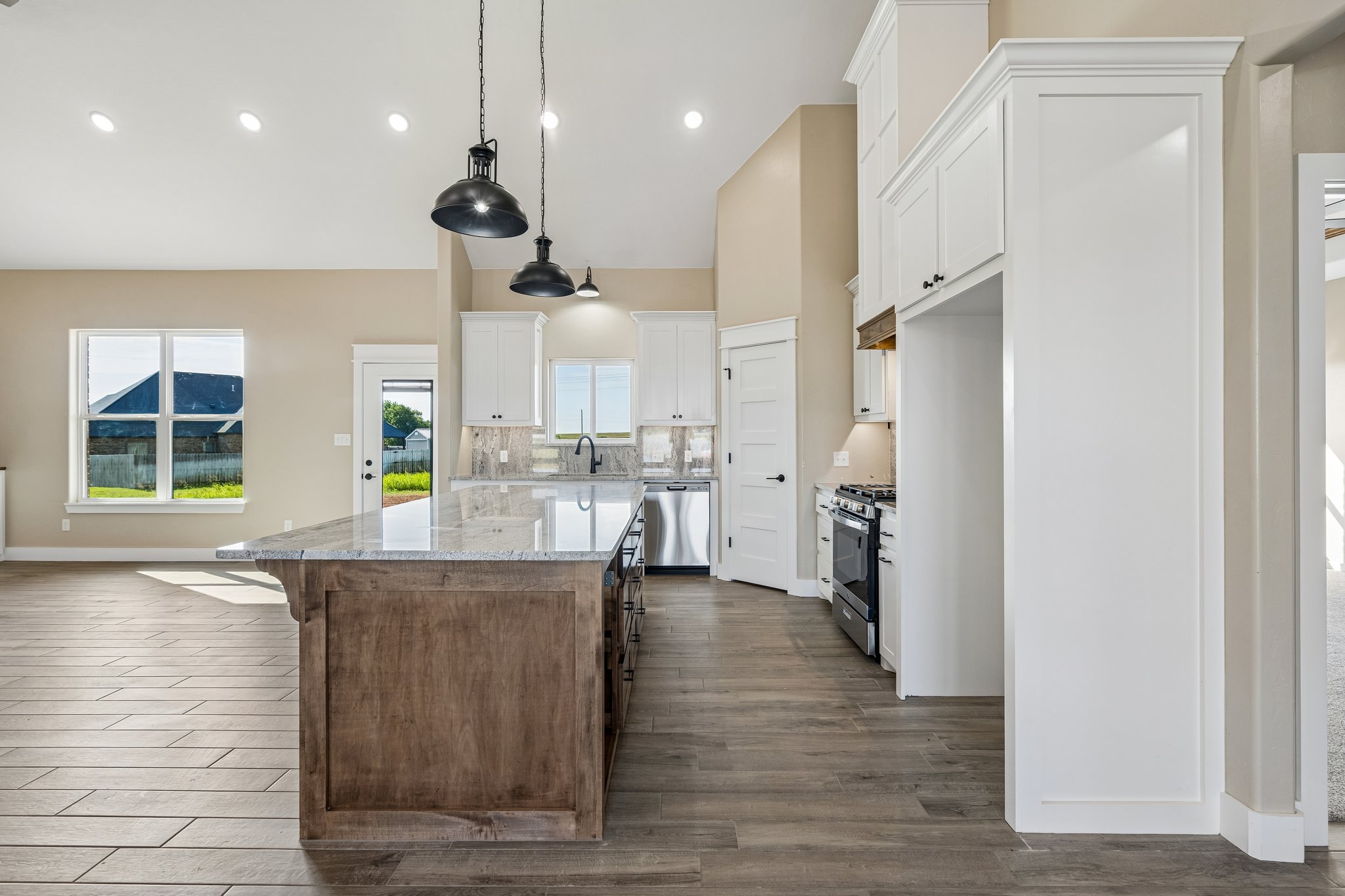 12702 Sierra Ln_018.jpg