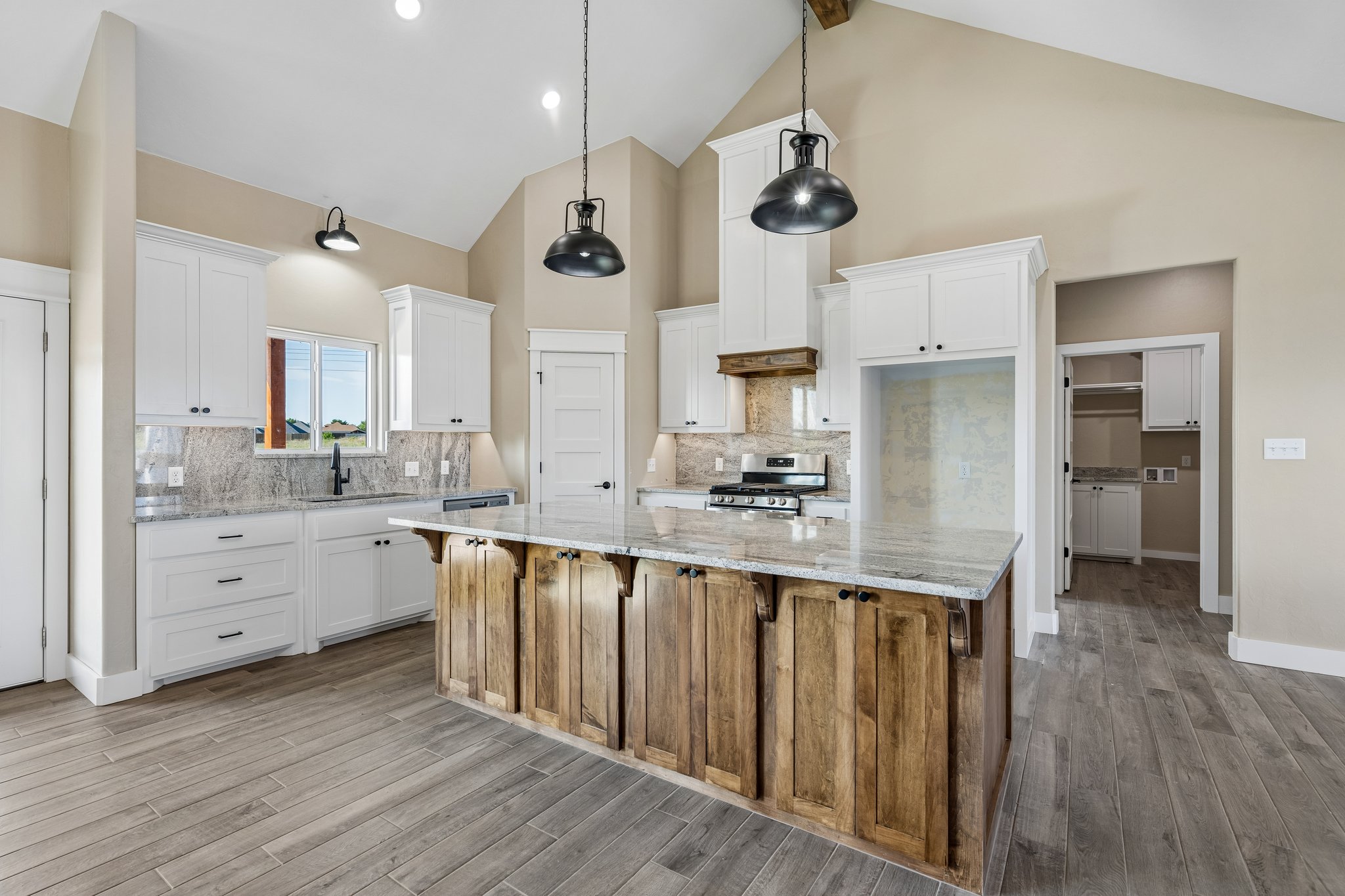 12702 Sierra Ln_019.jpg