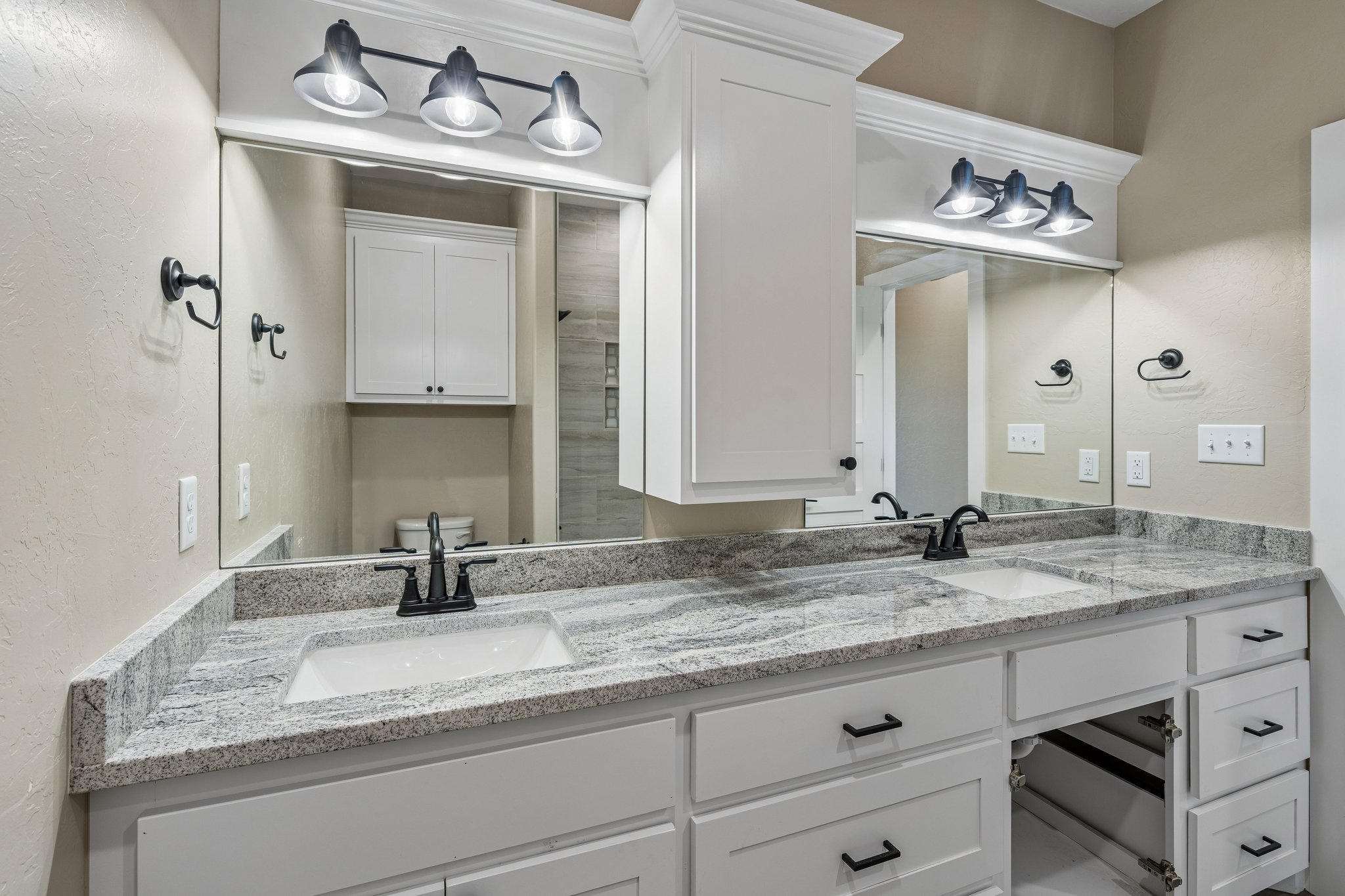 12702 Sierra Ln_033.jpg