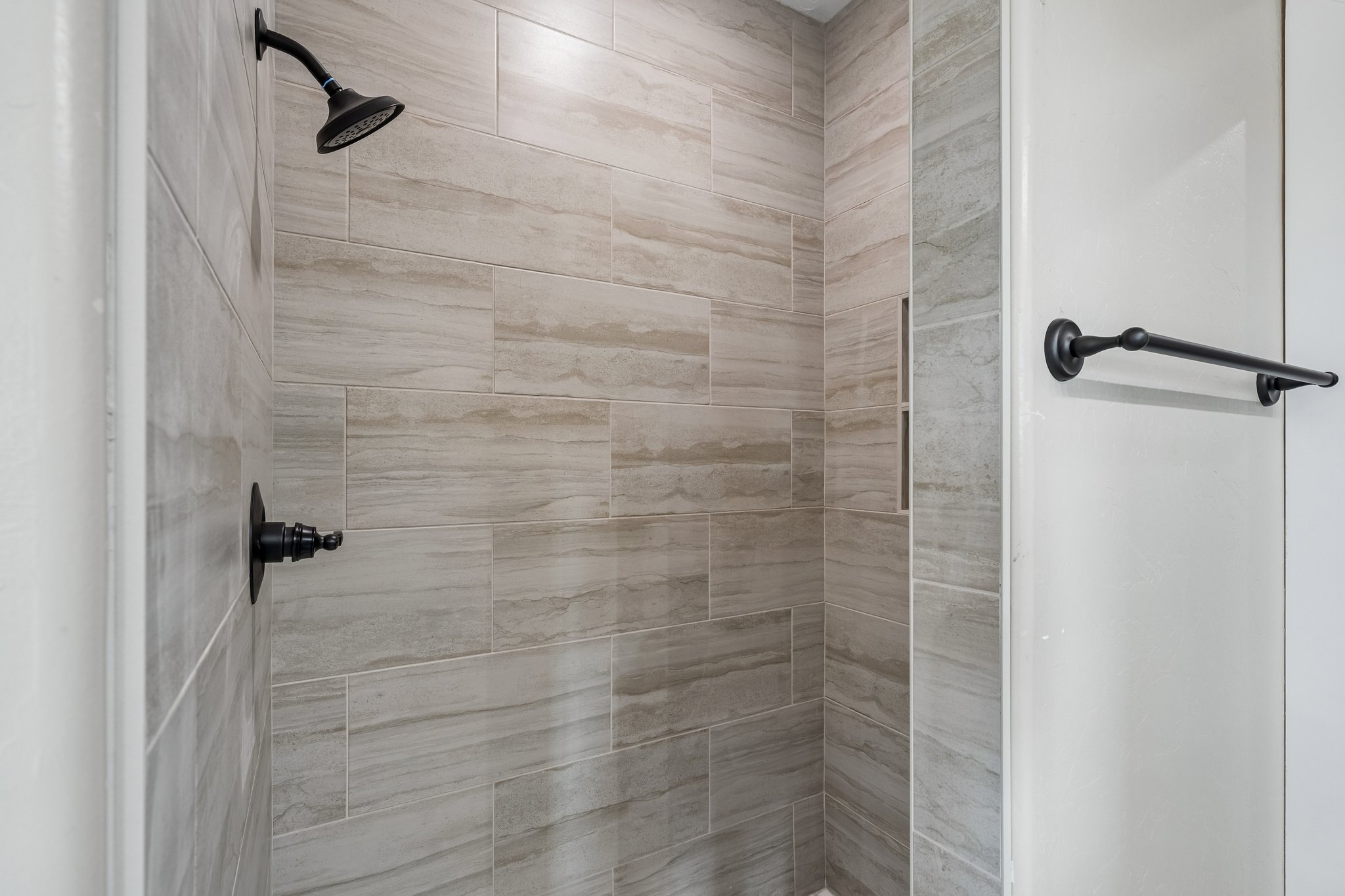 12702 Sierra Ln_037.jpg