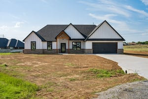 12702 Sierra Ln_002.jpg