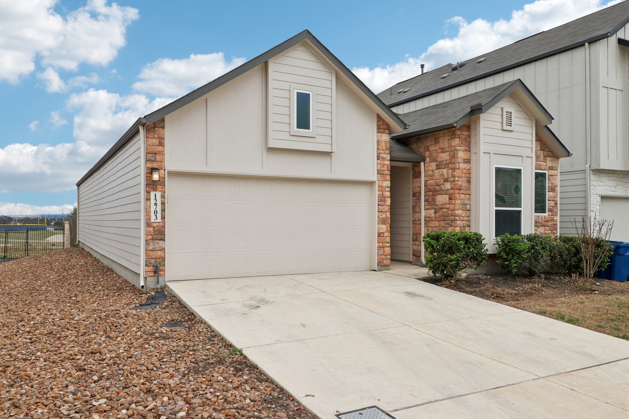 Arya Way-S0403-003.jpg