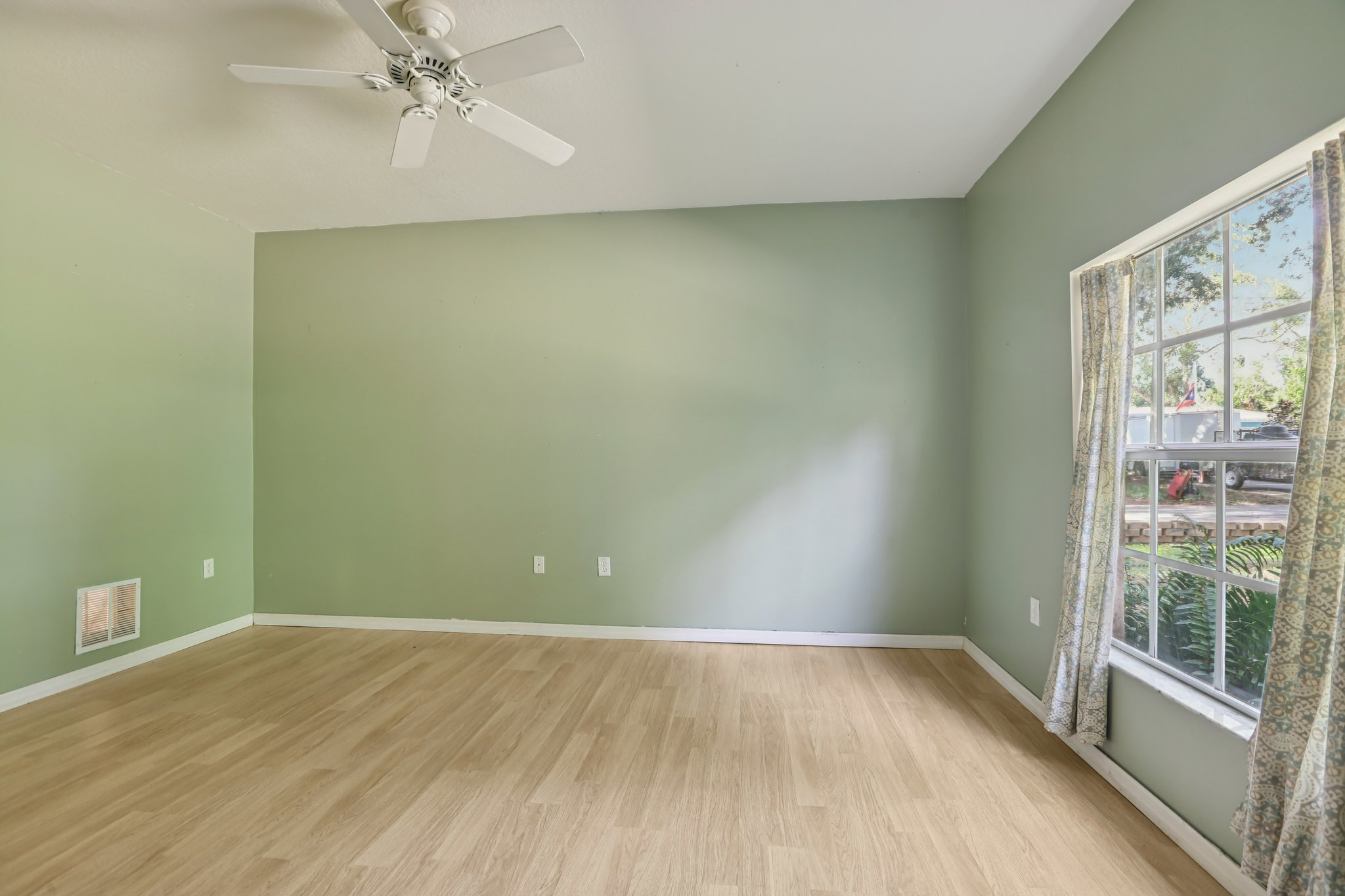 Linda Dr-S1301-030.jpg