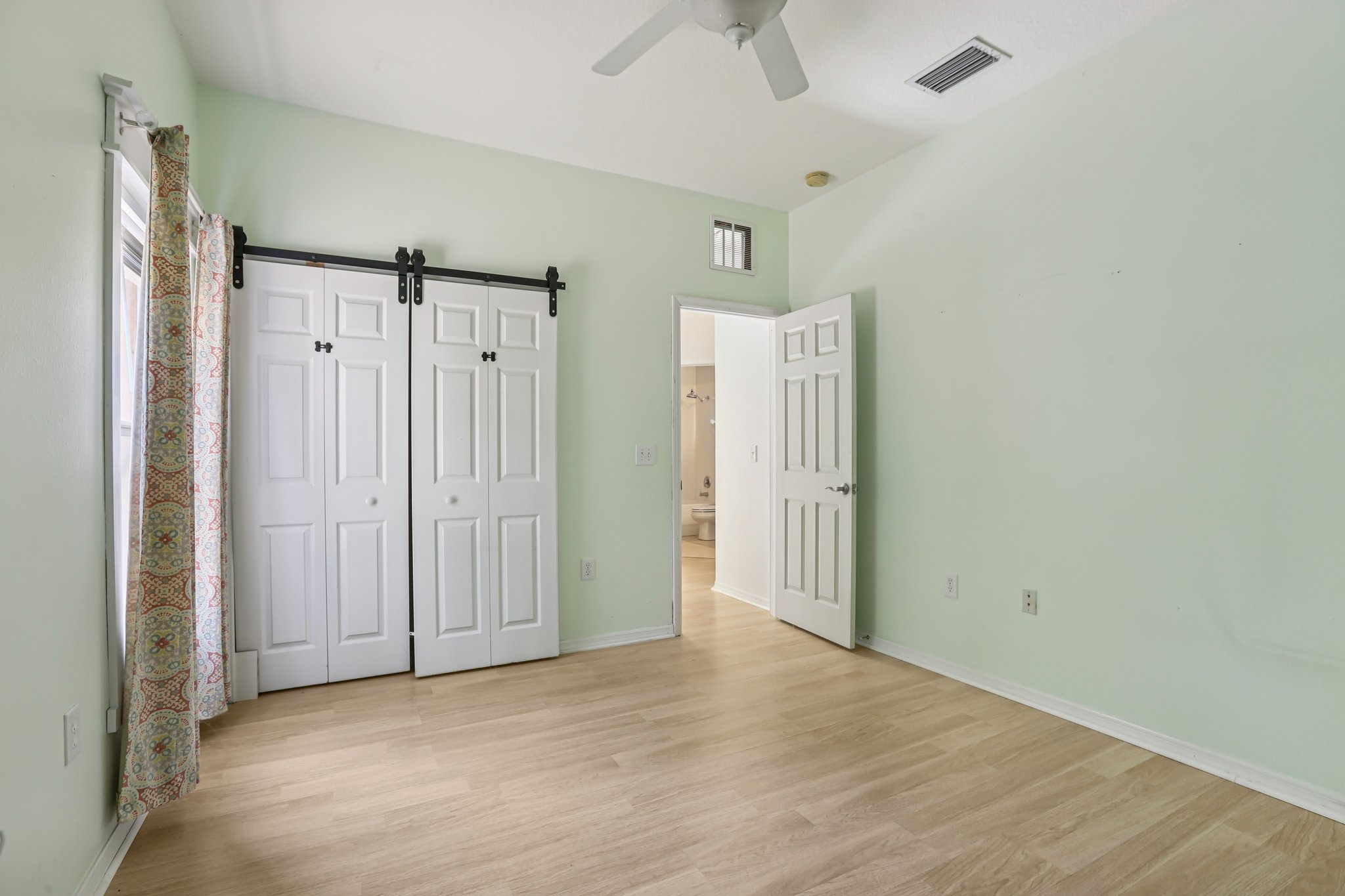 Linda Dr-S1301-040.jpg