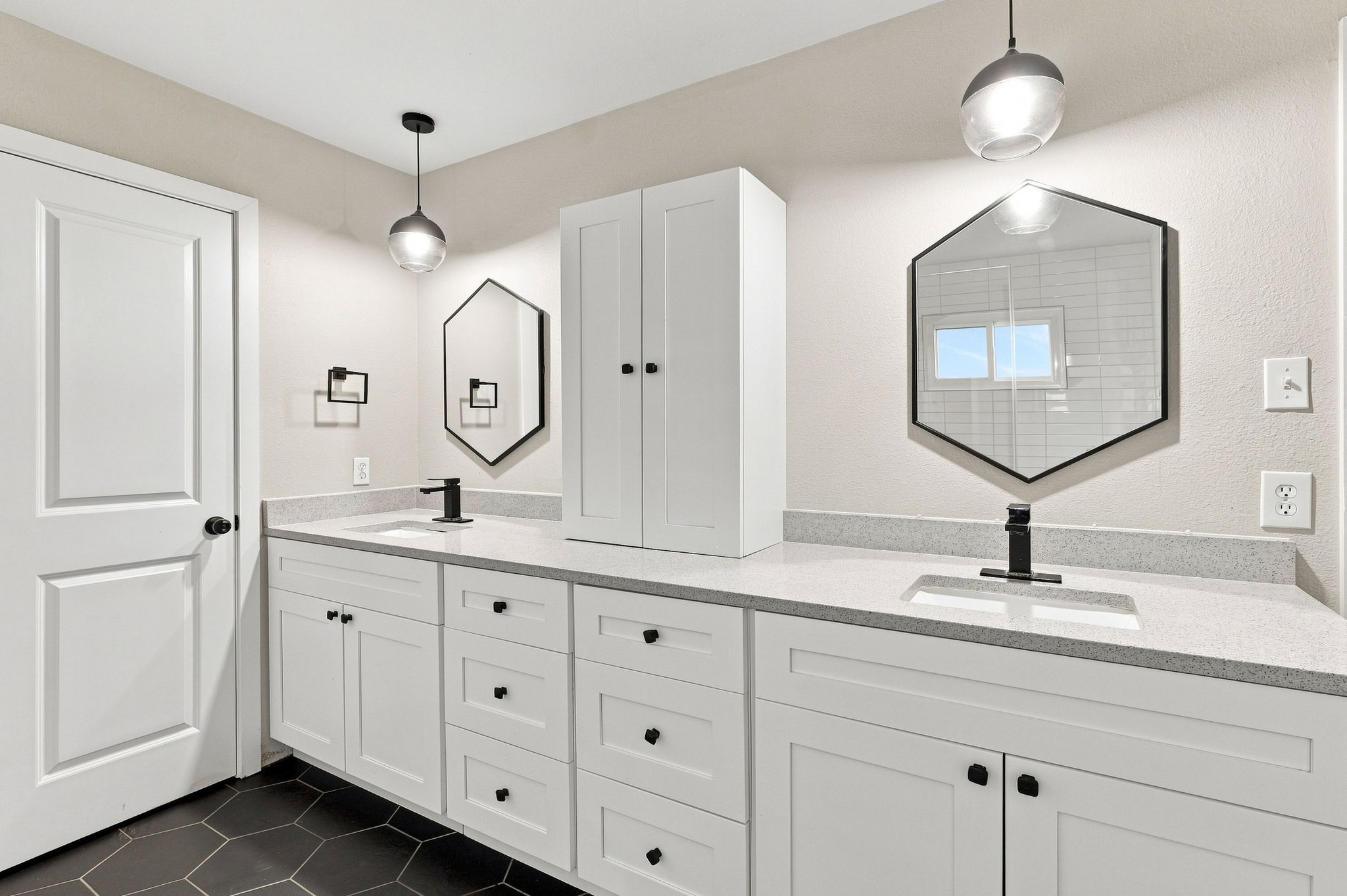  Photo 35