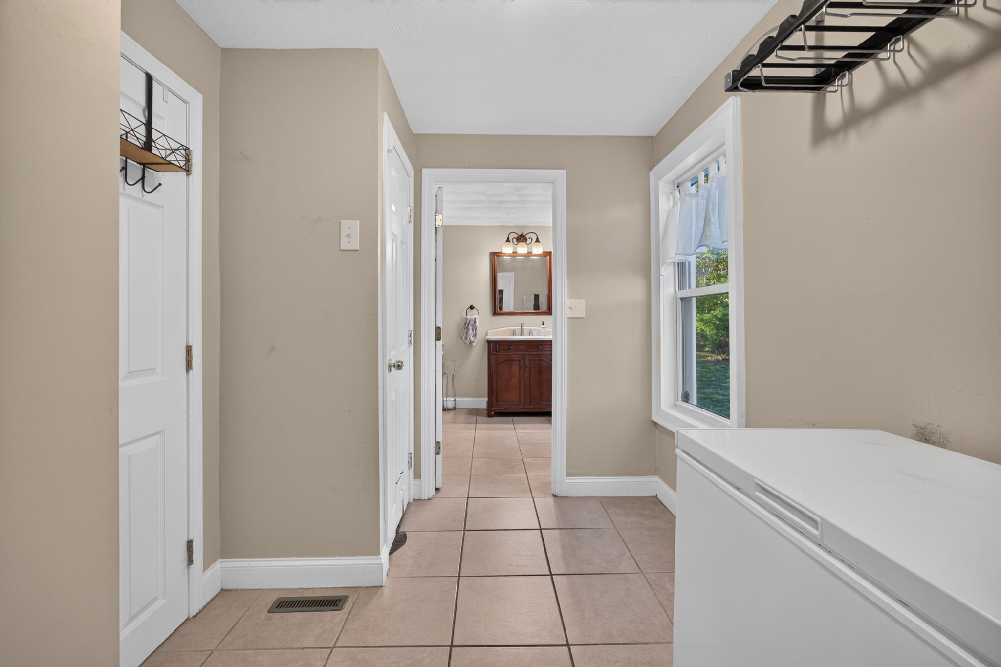 1272 Mammoth Rd, Dracut, MA 01826, USA Photo 14